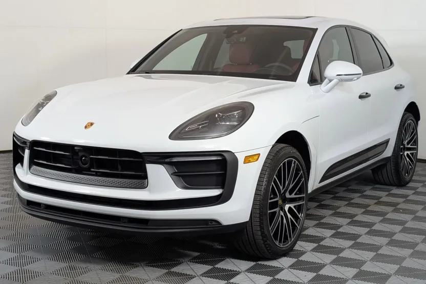 2026 Porsche Macan T photo 1