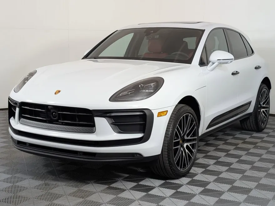 2026 Porsche Macan T photo 1