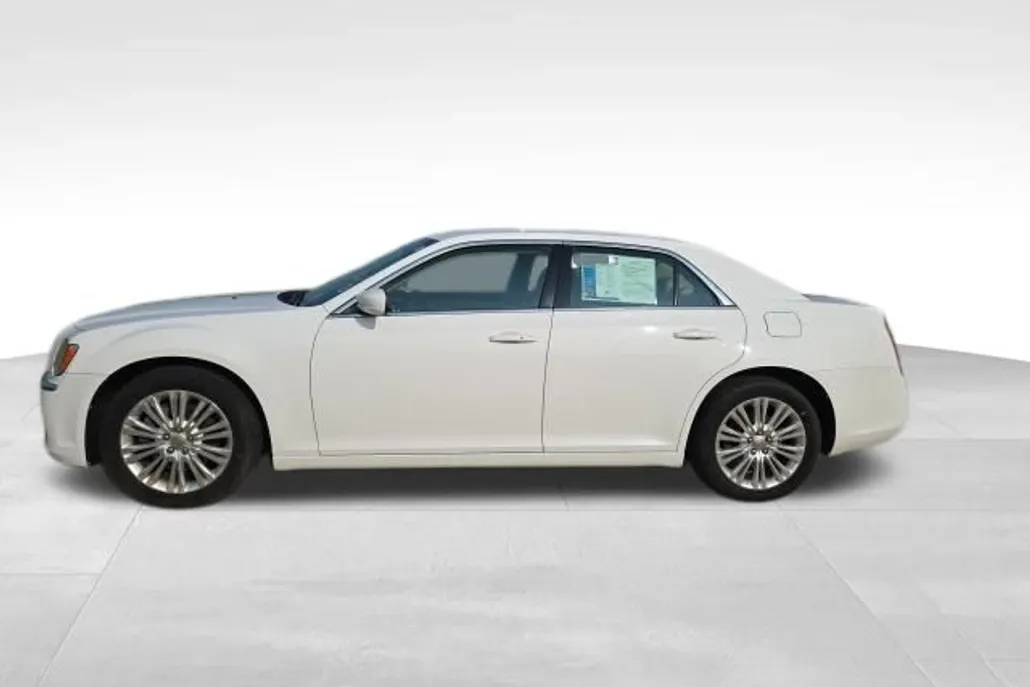 2013 Chrysler 300 Base photo 1