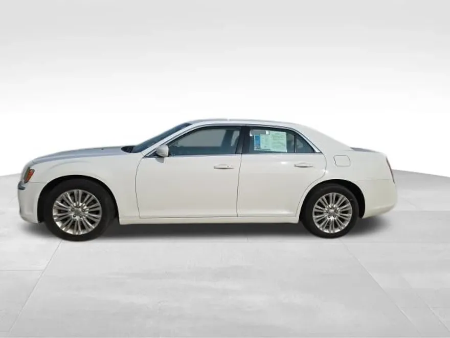 2013 Chrysler 300 Base photo 1