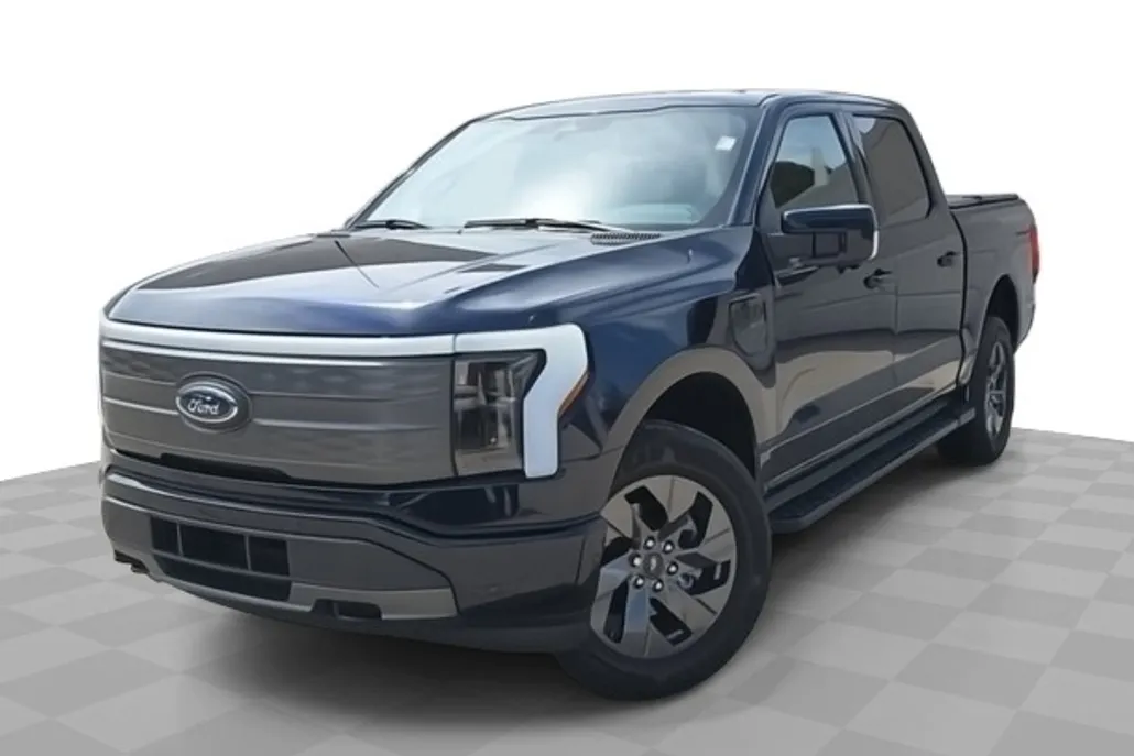 2023 Ford F-150 Lightning Lariat photo 1