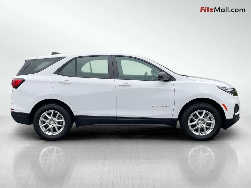 2023 Chevrolet Equinox LS photo 1