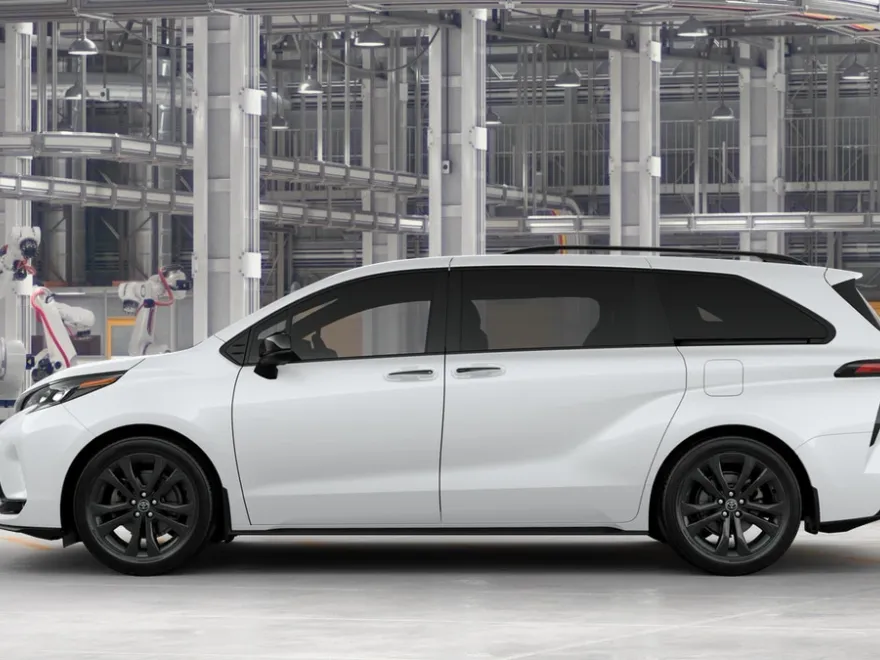 2025 Toyota Sienna XSE photo 2