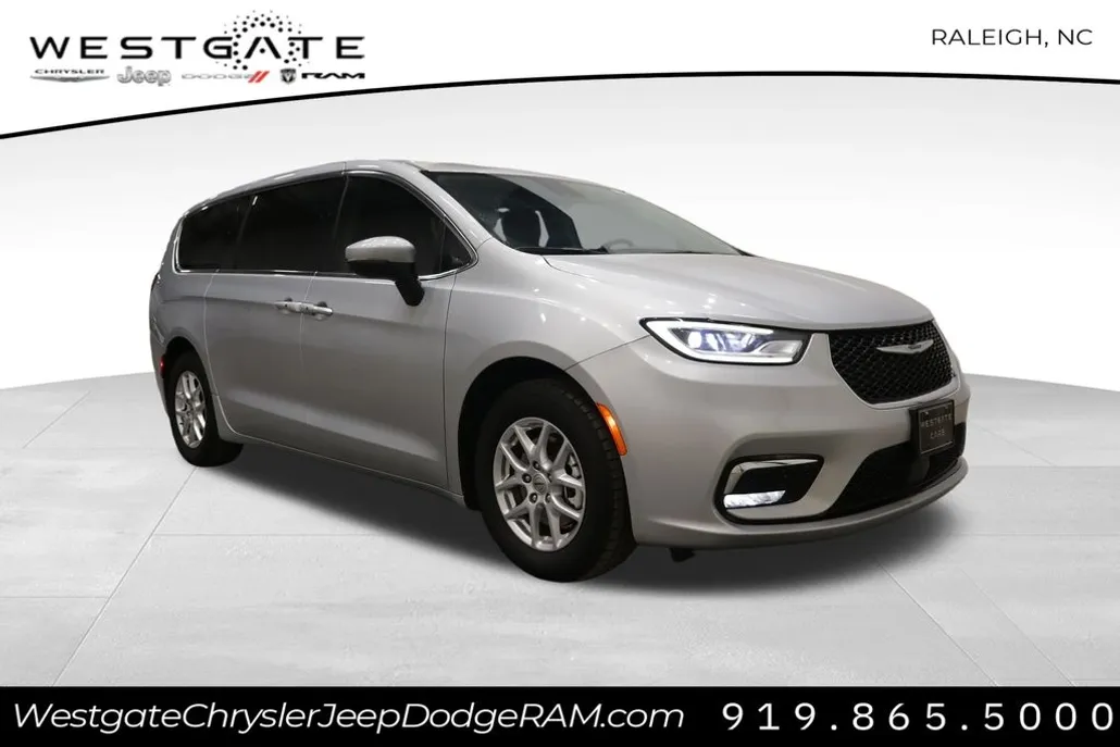 2023 Chrysler Pacifica Touring L photo 1