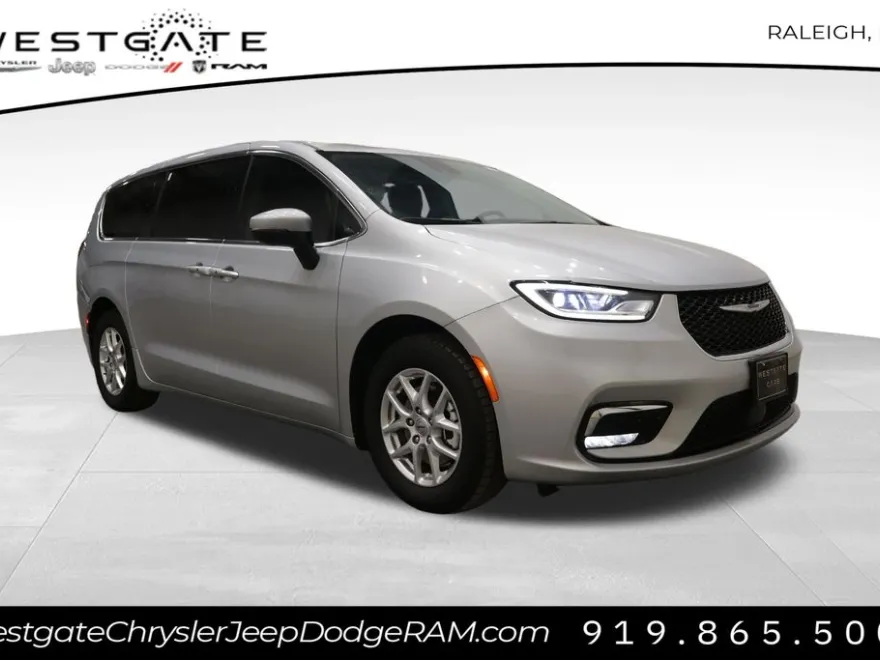 2023 Chrysler Pacifica Touring L photo 1
