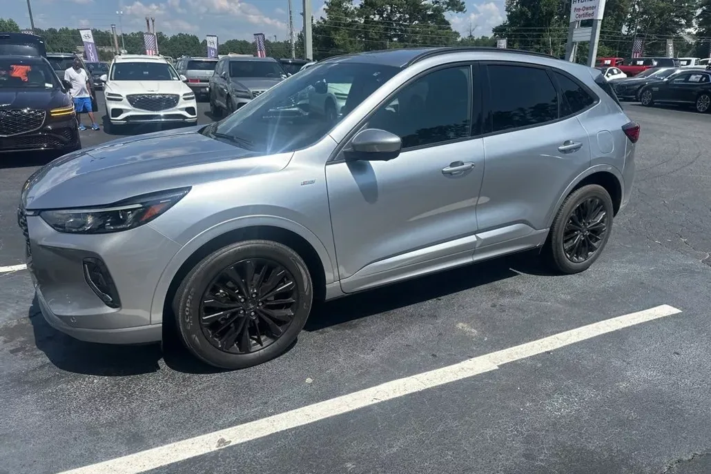 2023 Ford Escape ST-Line Elite photo 1