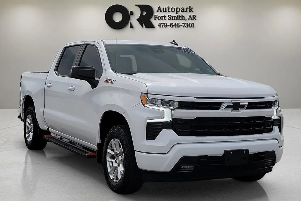 2024 Chevrolet Silverado 1500 RST photo 1