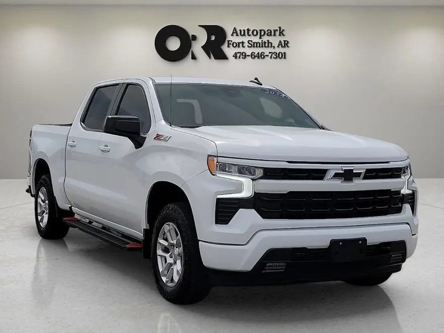 2024 Chevrolet Silverado 1500 RST photo 1