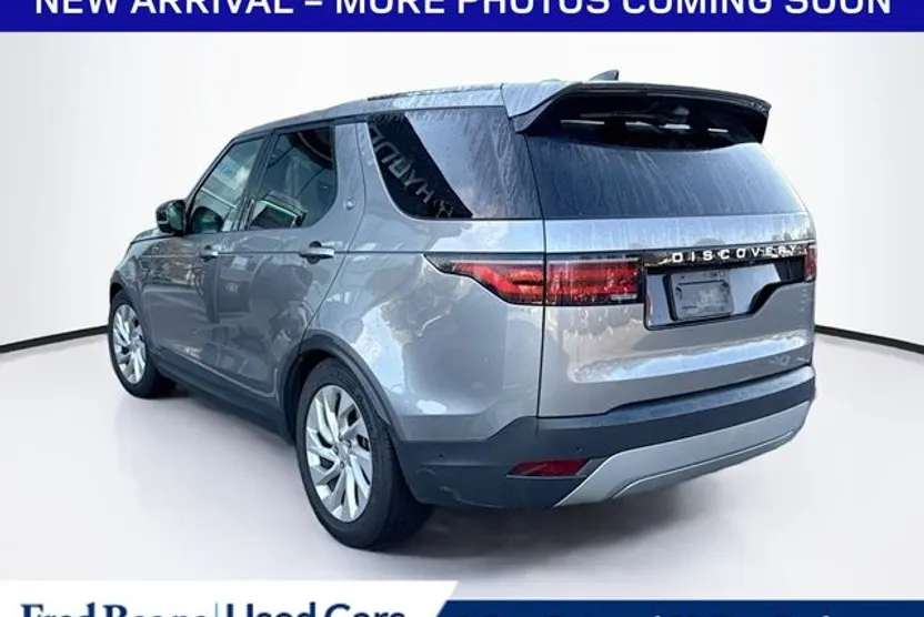 2024 Land Rover Discovery P300 S photo 1
