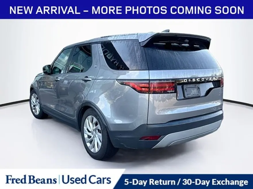 2024 Land Rover Discovery P300 S photo 1