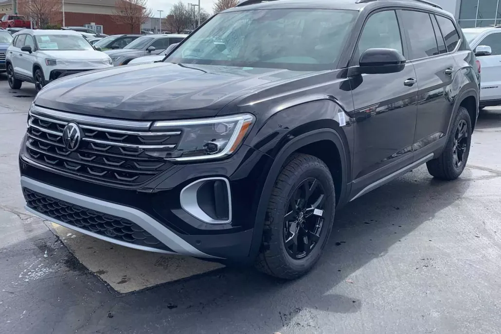 2025 Volkswagen Atlas Peak Edition SE photo 1