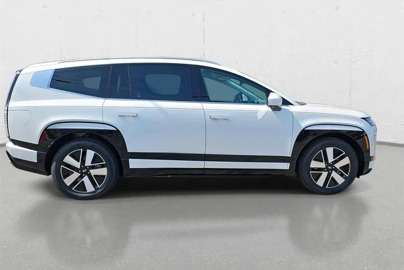 2026 Hyundai Ioniq SEL photo 1
