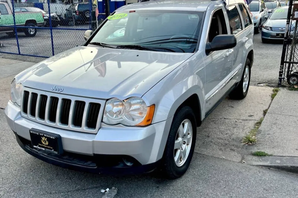2010 Jeep Grand Cherokee Laredo photo 1