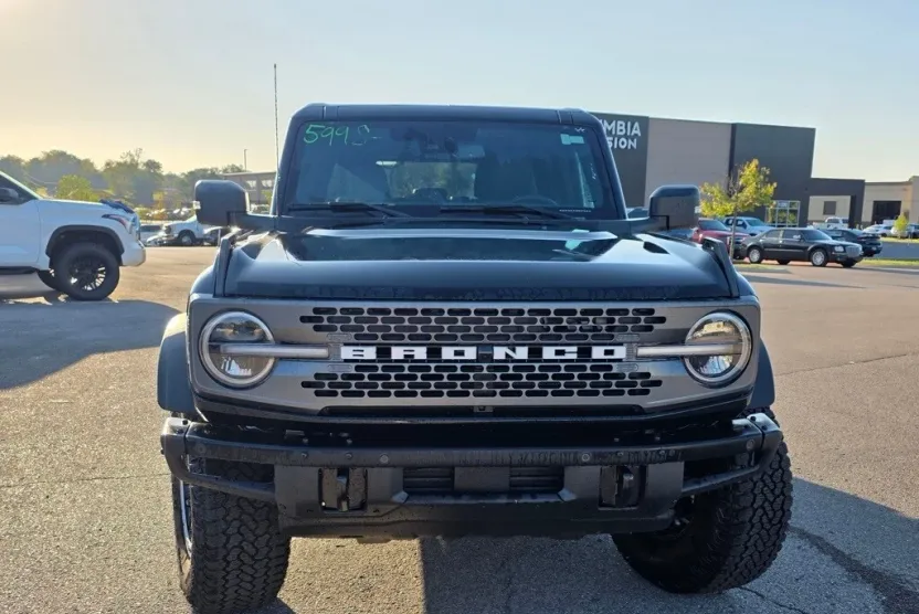 2025 Ford Bronco Badlands photo 1