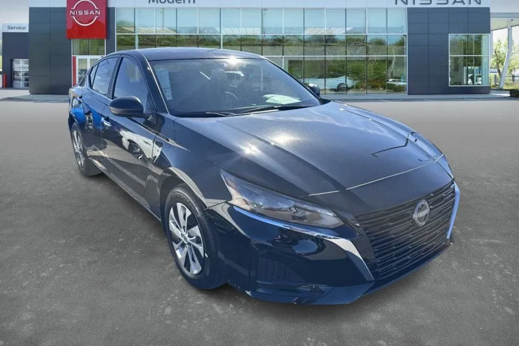 2025 Nissan Altima S photo 1
