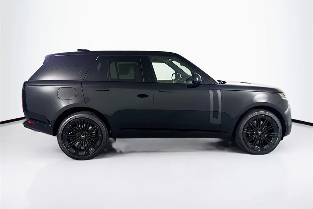 2025 Land Rover Range Rover SE photo 1