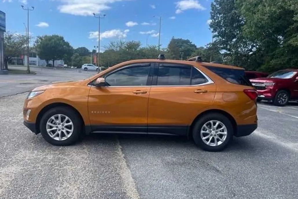 2018 Chevrolet Equinox LT photo 1