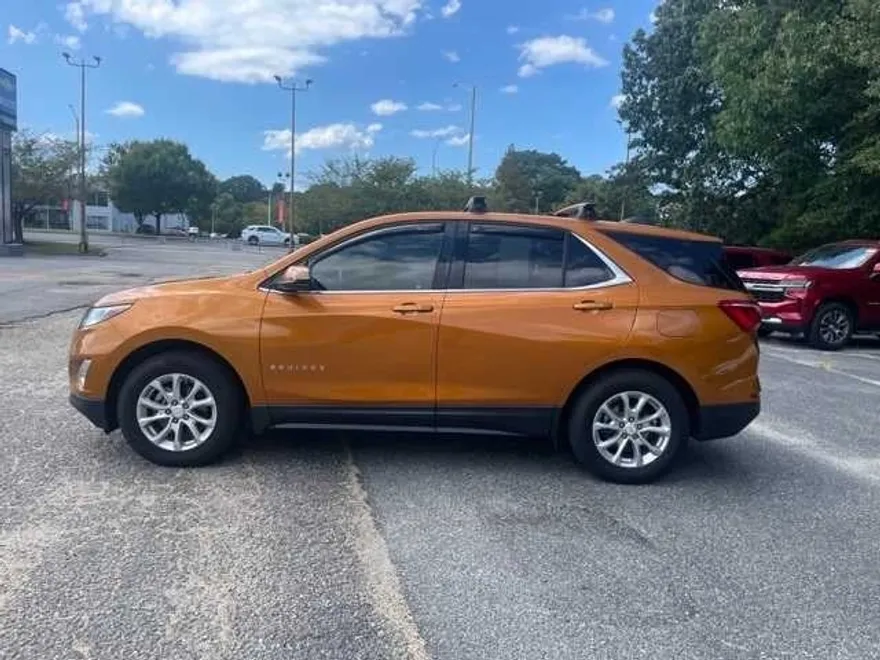 2018 Chevrolet Equinox LT photo 1