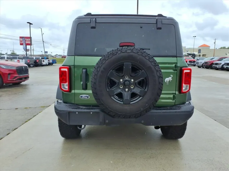 2024 Ford Bronco Black Diamond photo 1