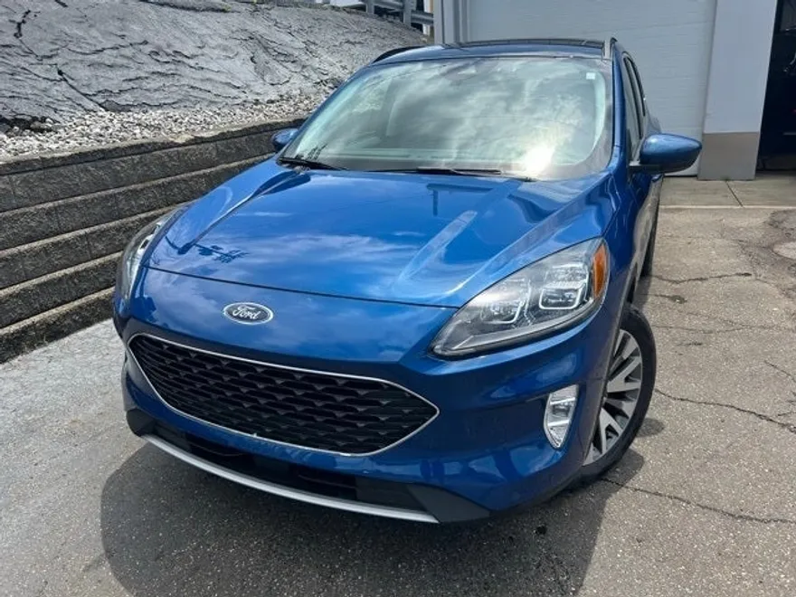 2022 Ford Escape Hybrid Titanium photo 1