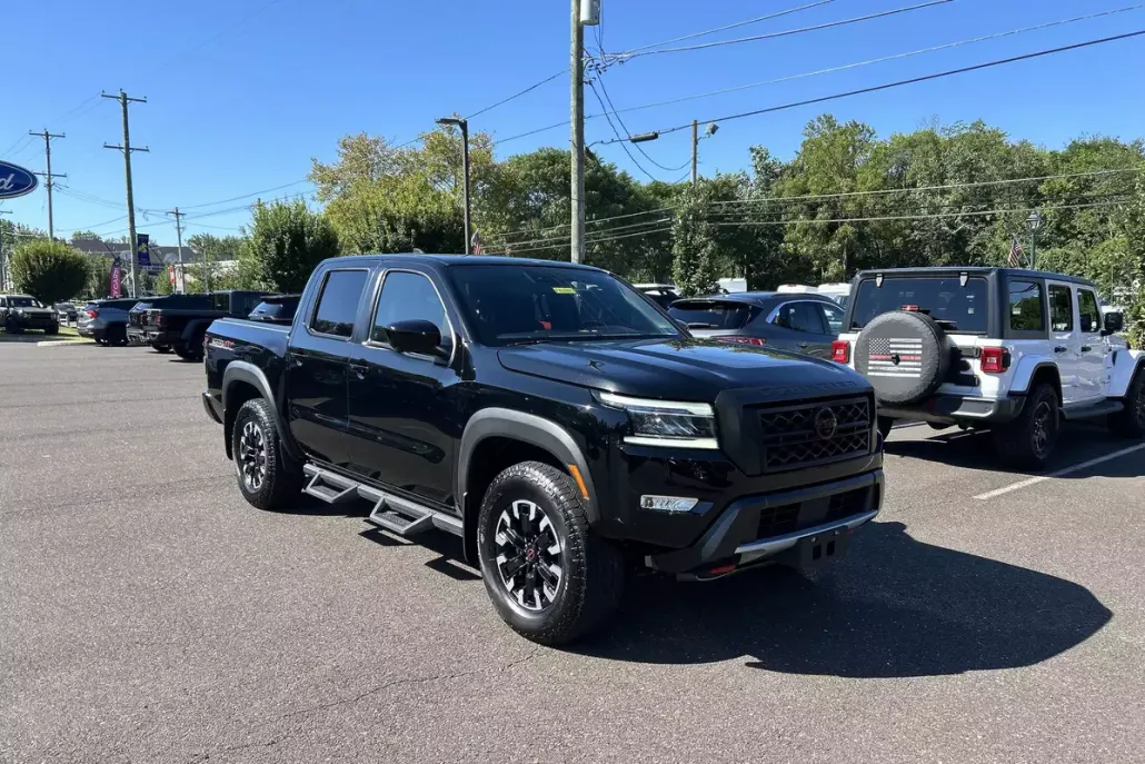 2023 Nissan Frontier PRO-4X Crew Cab photo 1