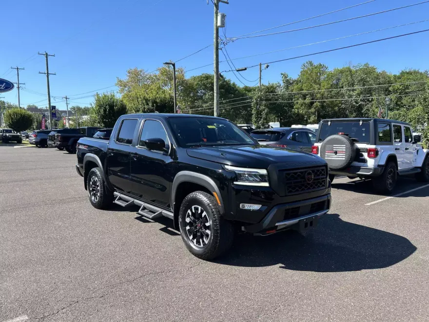 2023 Nissan Frontier PRO-4X Crew Cab photo 1