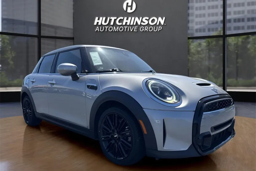 2024 Mini Cooper 4 Door Hardtop Signature photo 1