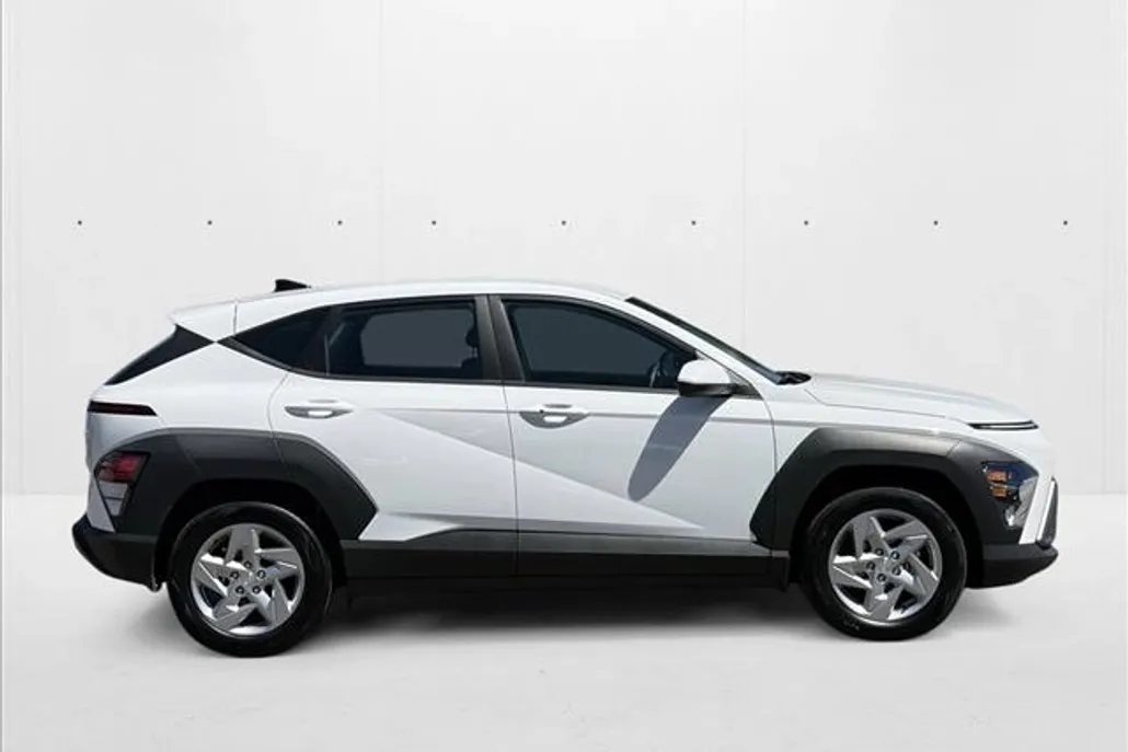 2024 Hyundai Kona SE photo 1
