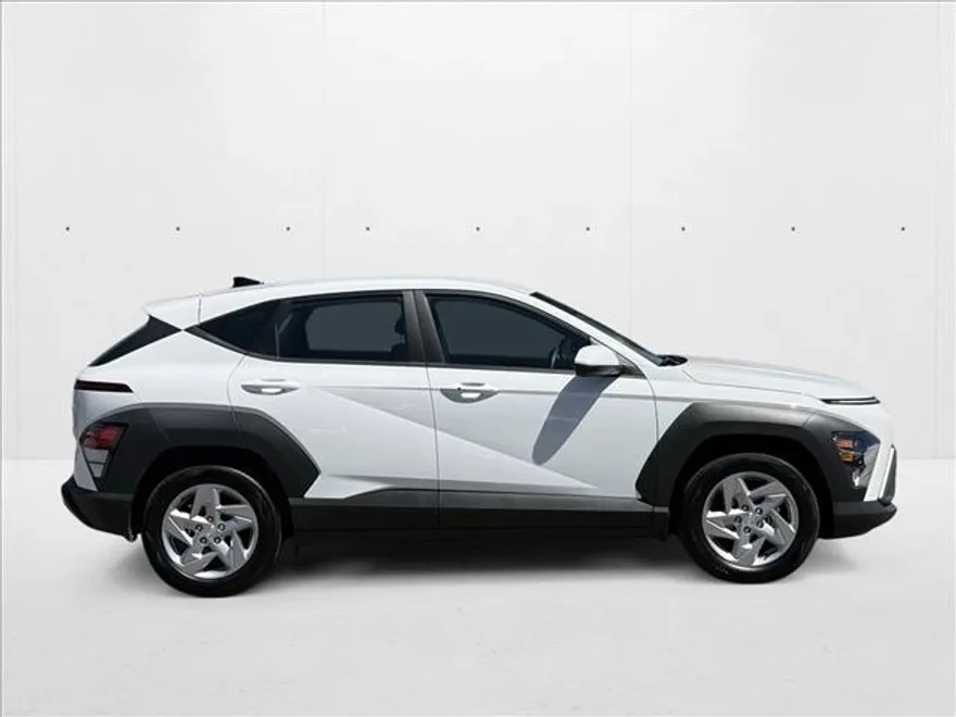 2024 Hyundai Kona SE photo 1