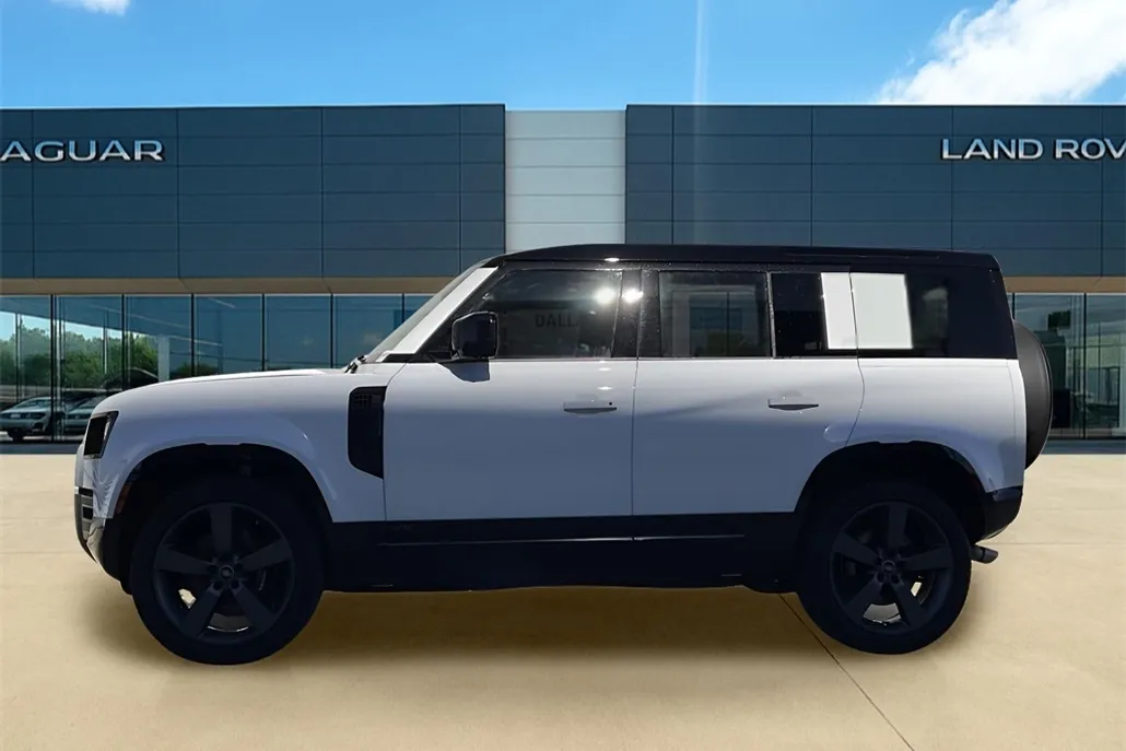 2025 Land Rover Defender 110 V8 photo 1