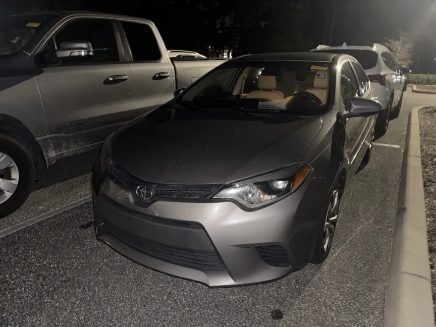 2014 Toyota Corolla LE photo 1