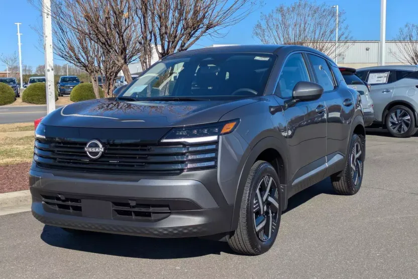 2025 Nissan Kicks SV photo 1