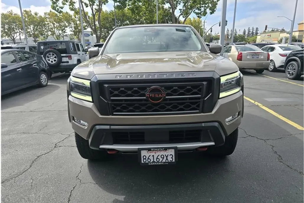 2023 Nissan Frontier Crew Cab PRO-4X photo 1