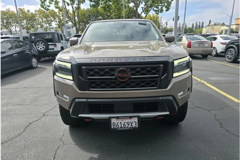 2023 Nissan Frontier Crew Cab PRO-4X photo 1