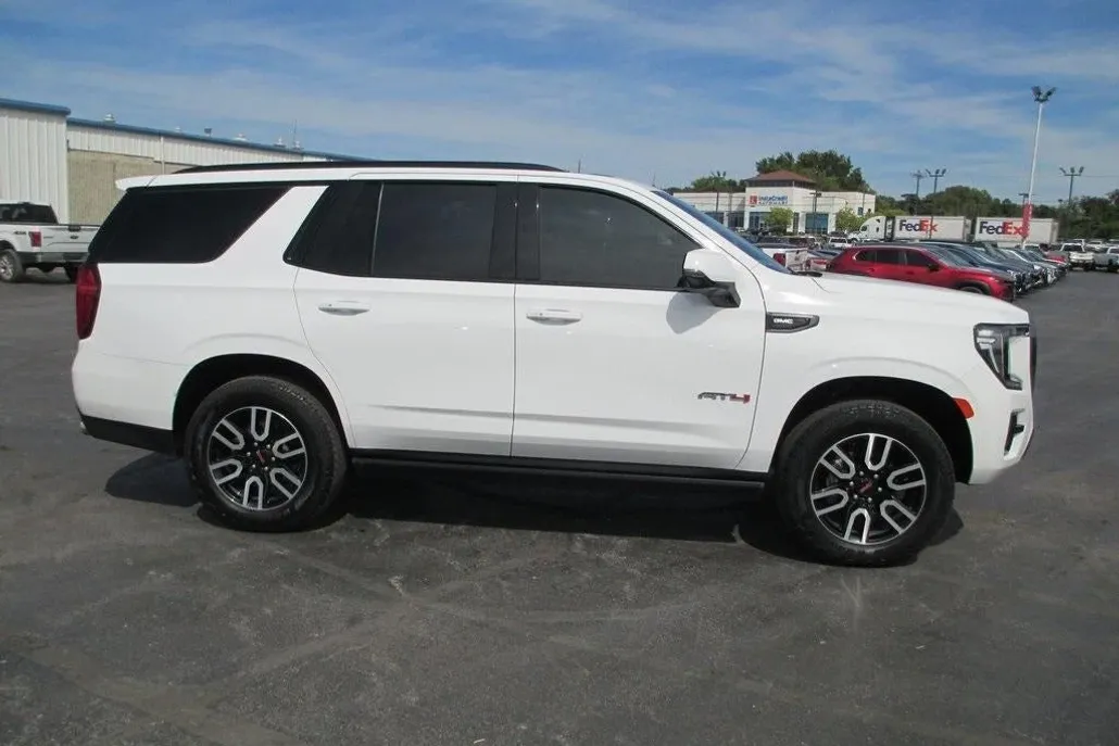 2024 Gmc Yukon AT4 photo 1