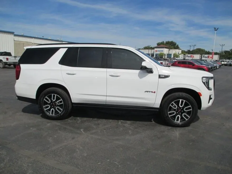 2024 Gmc Yukon AT4 photo 1
