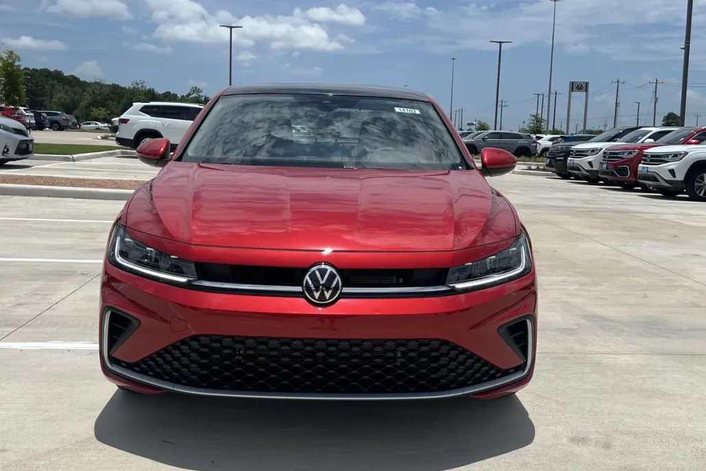 2025 Volkswagen Jetta SE photo 1
