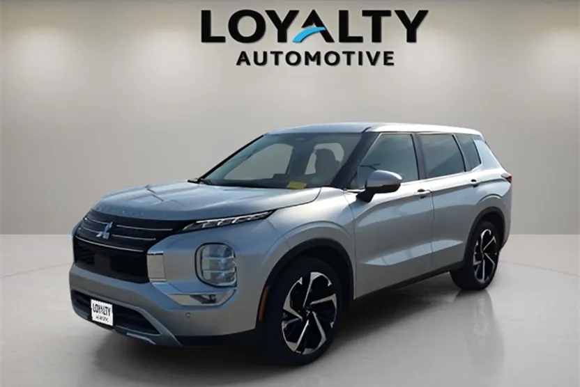 2024 Mitsubishi Outlander SE photo 1