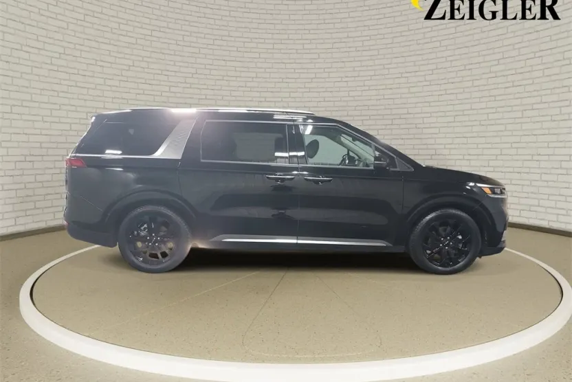 2024 Kia Carnival SX Prestige photo 1