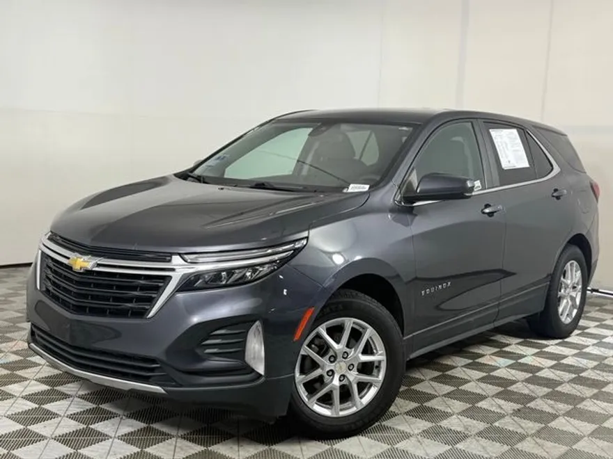 2022 Chevrolet Equinox LT photo 1