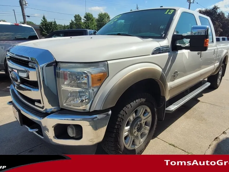 2013 Ford F-250 Lariat photo 1