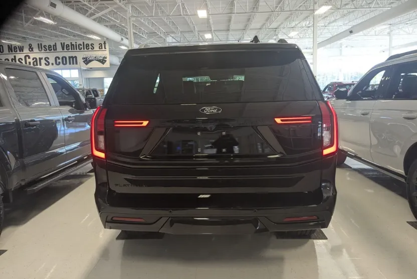 2025 Ford Expedition Platinum photo 1