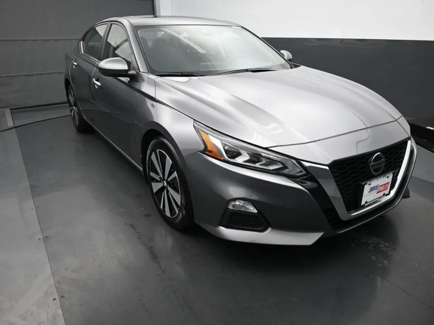 2022 Nissan Altima 2.5 SV photo 1
