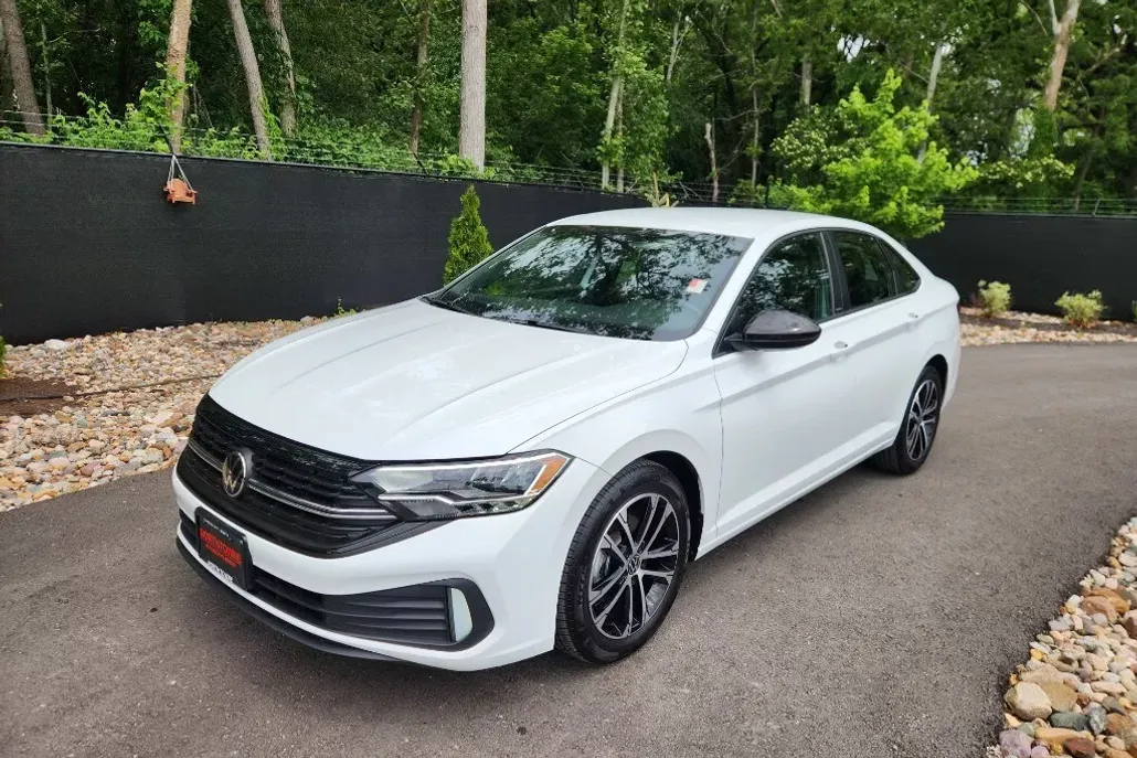 2024 Volkswagen Jetta 1.5T Sport photo 1