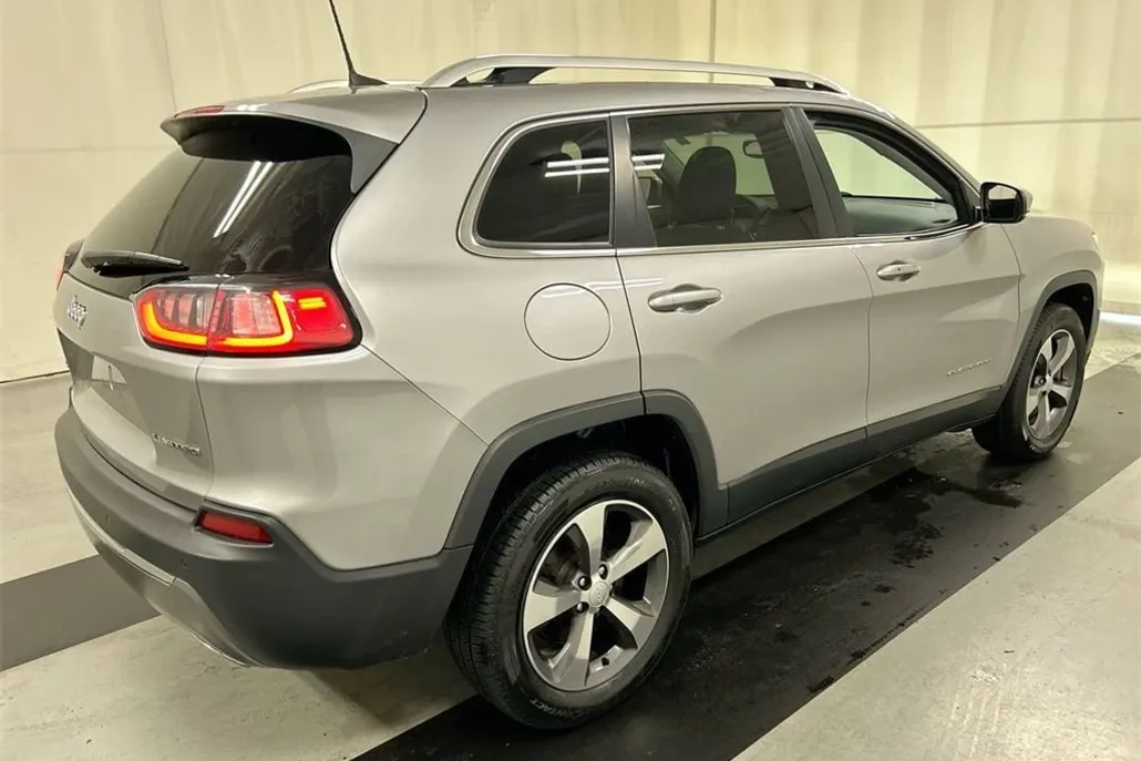 2019 Jeep Cherokee Limited photo 1