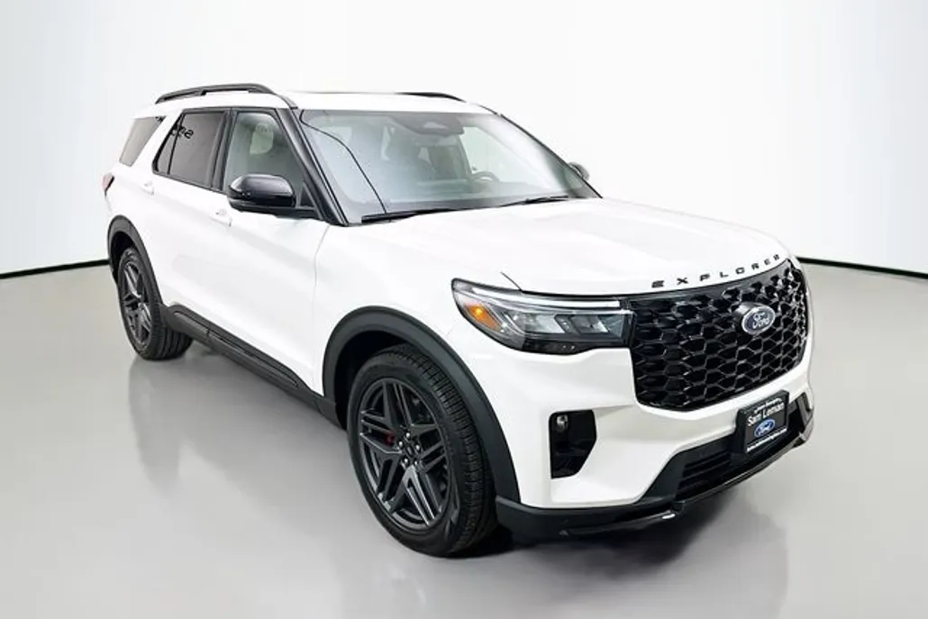 2025 Ford Explorer ST photo 1