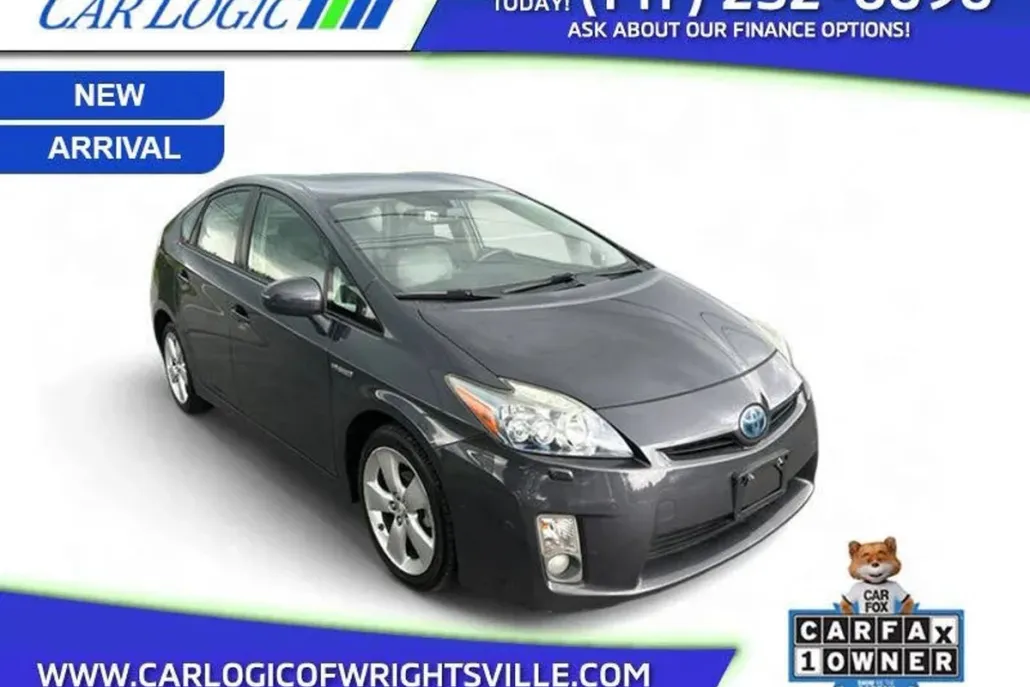 2010 Toyota Prius Two photo 1