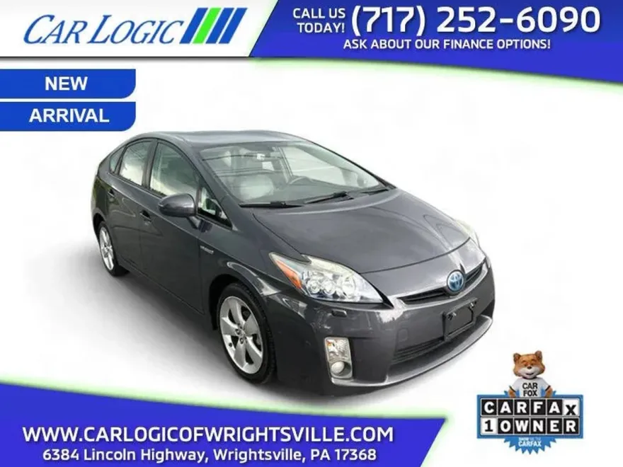 2010 Toyota Prius Two photo 1