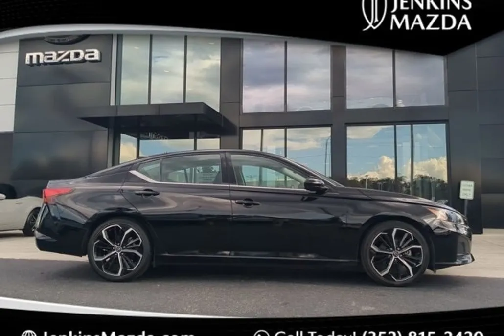 2024 Nissan Altima 2.5 SR photo 1
