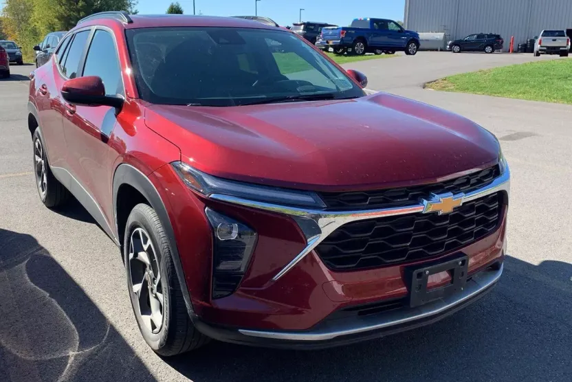 2024 Chevrolet Trax LT photo 1